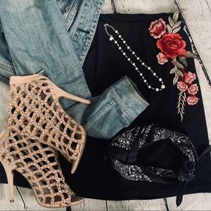 💕3/$20 Black skirt with embroidered roses